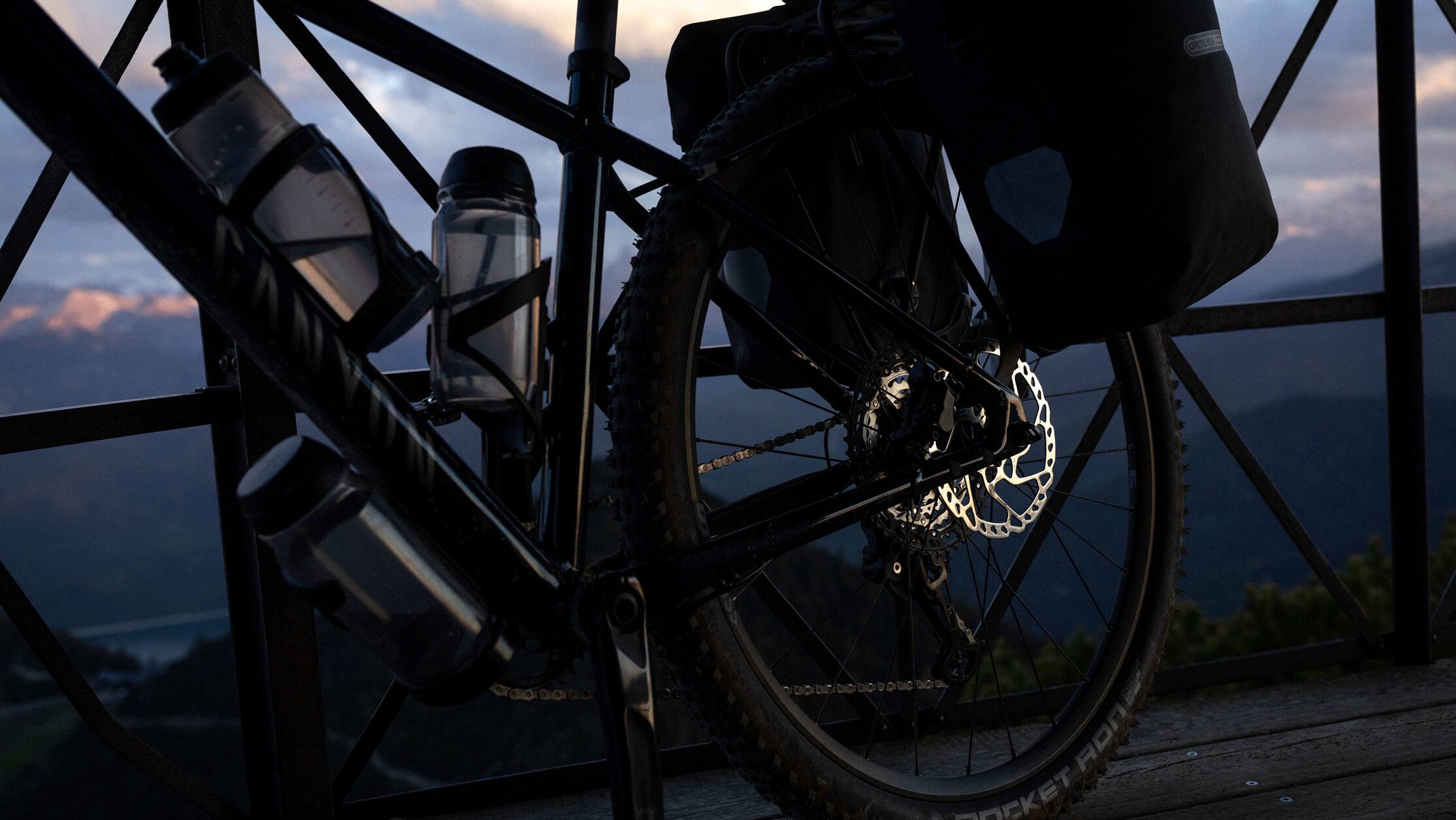 How to choose a bike for bike touring: Cargo mounts and accessories